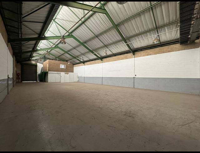 400M² WAREHOUSE TO LET IN ROBERTVILLE